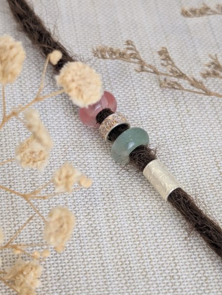 Dreadlock Perlen mit Edelstein und versilberten Perlen als Schmuck für Dreadlocks