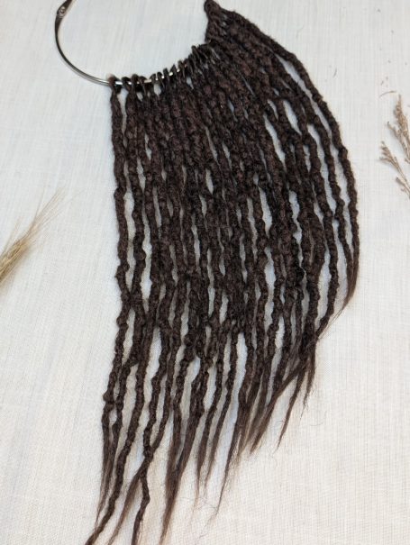 Temporäre Dreadlock Frisur mit synthetischen Dreads für einen individuellen Look