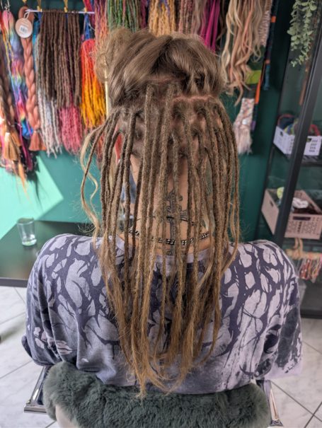 Professionelle Dreadlock Neuerstellung mit individueller Haarabteilung in Krefeld